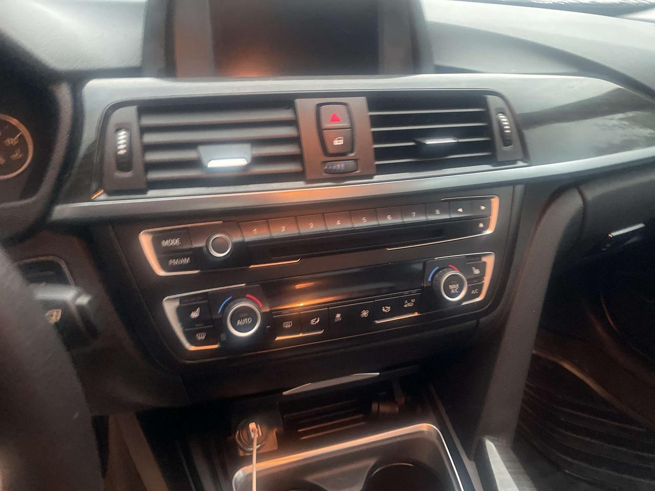 2014 BMW 3 Series 4dr Sdn 320i xDrive AWD/ ONE OWNER !! 152357 KMS Photo