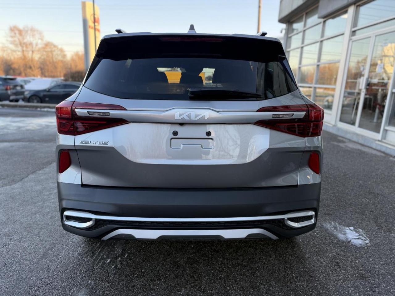 2022 Kia Seltos SX Turbo AWD w/Black Interior Photo