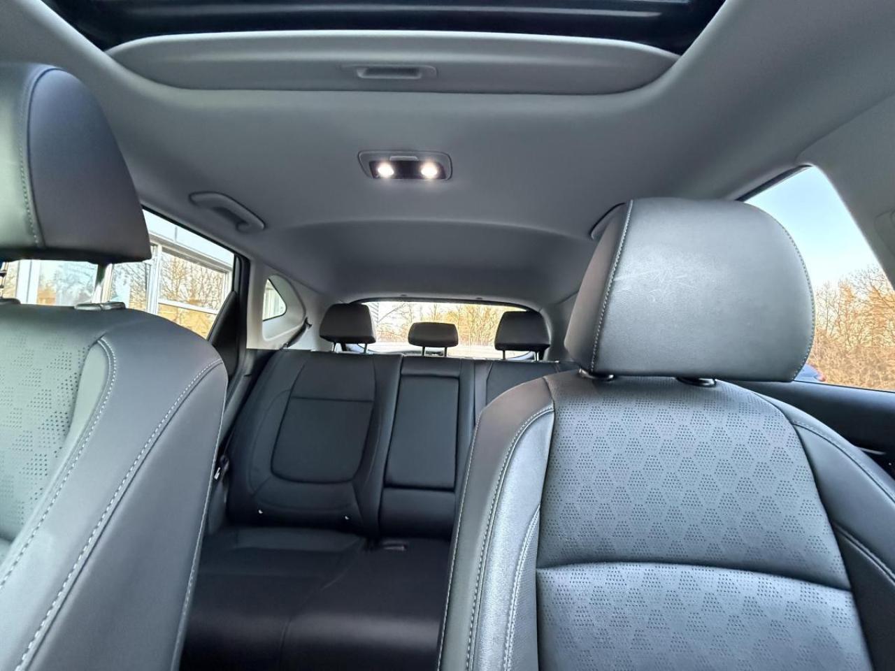 2022 Kia Seltos SX Turbo AWD w/Black Interior Photo