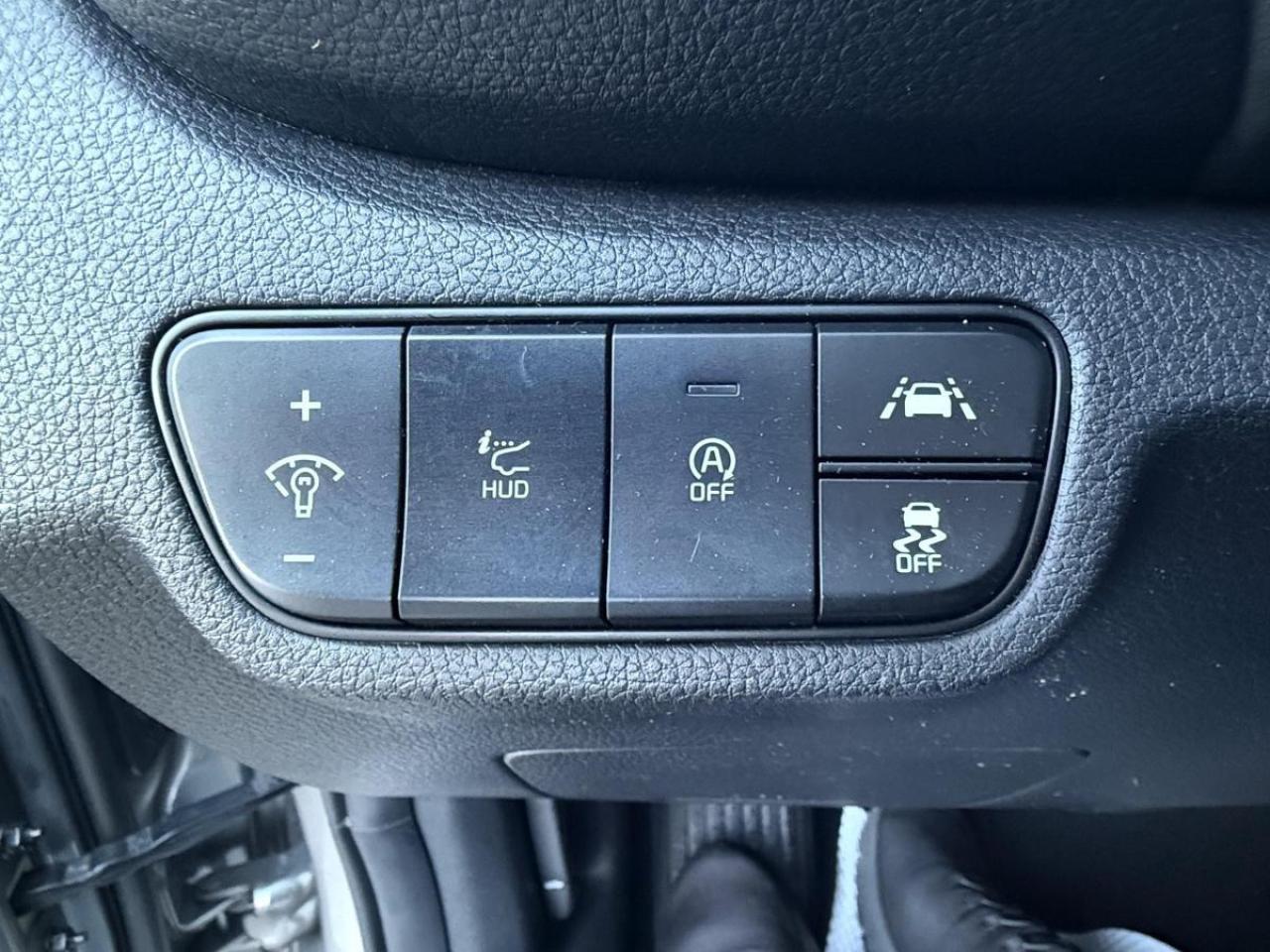 2022 Kia Seltos SX Turbo AWD w/Black Interior Photo