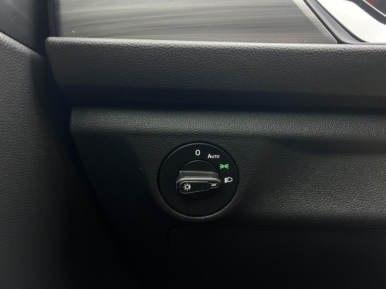 2019 Volkswagen Jetta Highline   Leather   Htd Seats   Alloys Photo