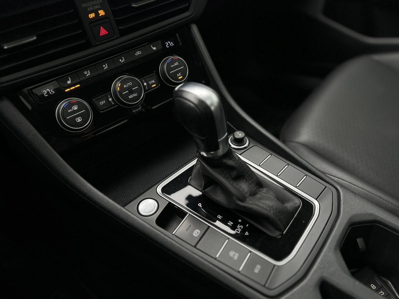 2019 Volkswagen Jetta Highline   Leather   Htd Seats   Alloys Photo