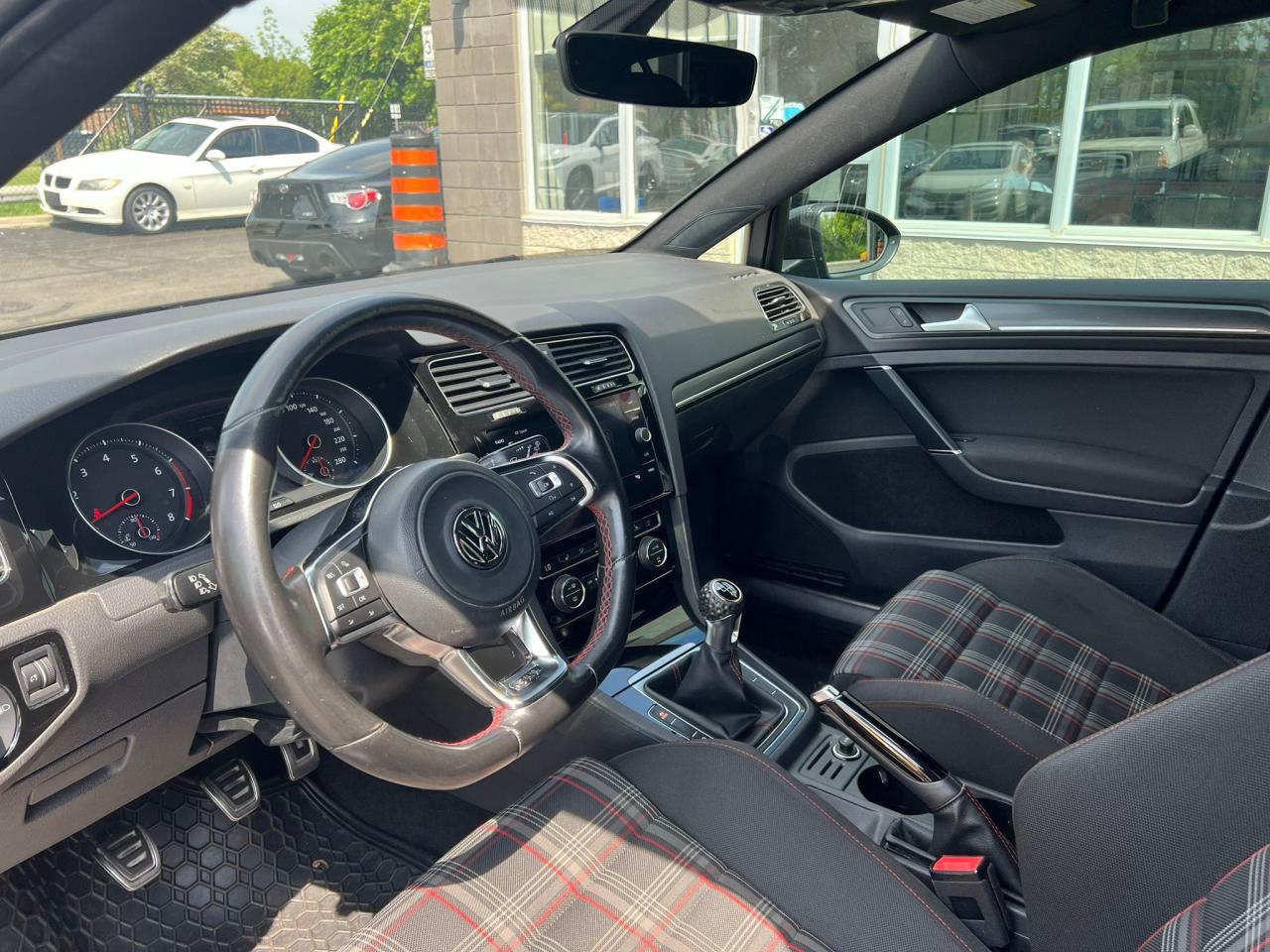 2018 Volkswagen Golf GTI Autobahn 5-door 1 YR POWERTRAIN WARRANTY INCLUDED Photo