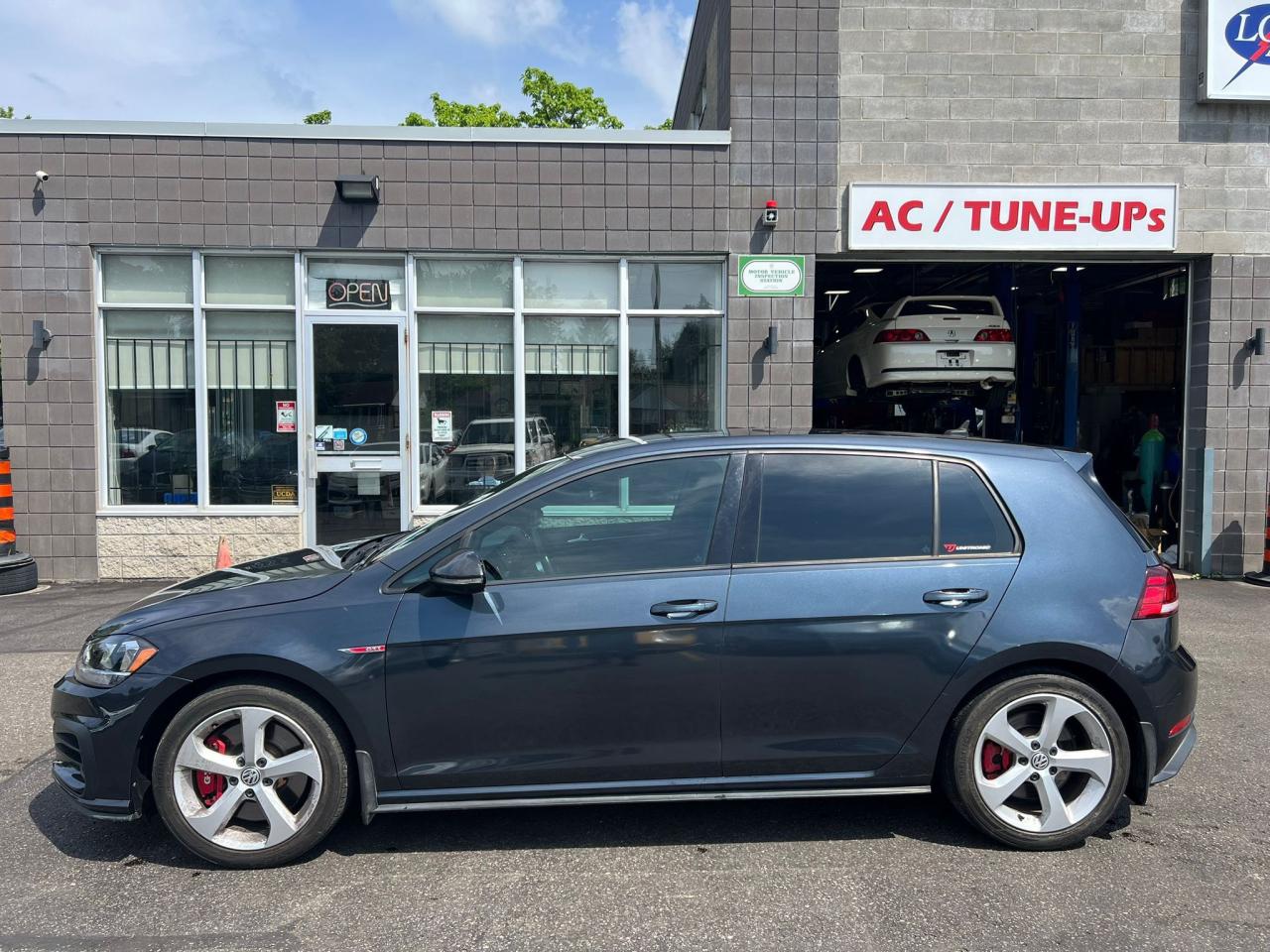 2018 Volkswagen Golf GTI Autobahn 5-door 1 YR POWERTRAIN WARRANTY INCLUDED Photo