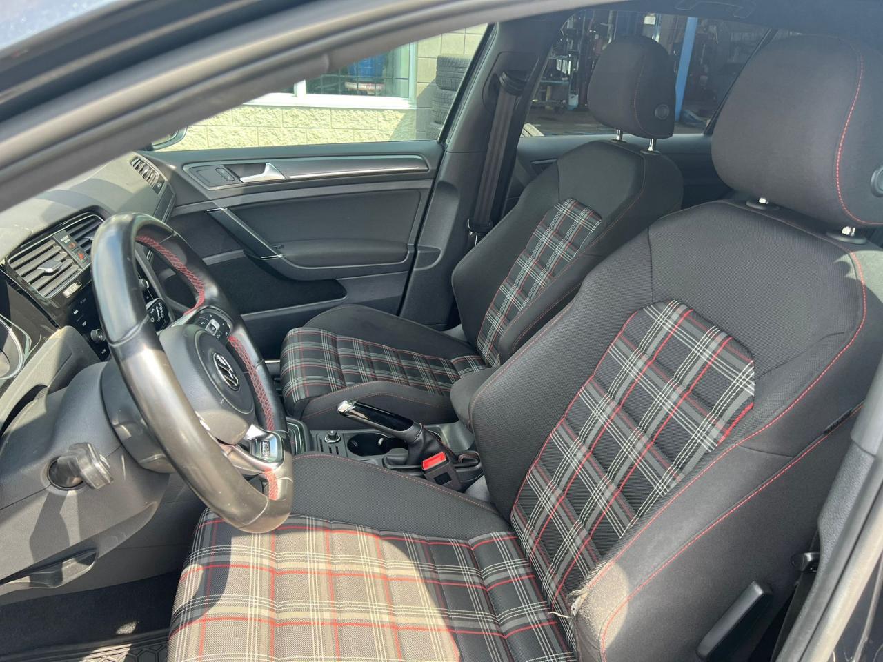 2018 Volkswagen Golf GTI Autobahn 5-door 1 YR POWERTRAIN WARRANTY INCLUDED Photo