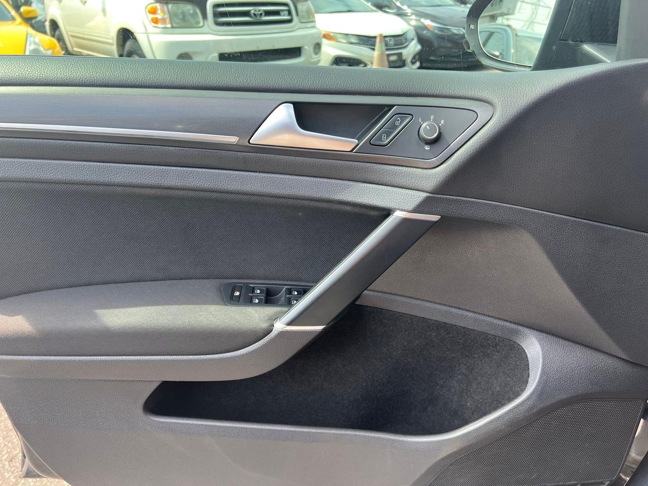 2018 Volkswagen Golf GTI Autobahn 5-door 1 YR POWERTRAIN WARRANTY INCLUDED Photo