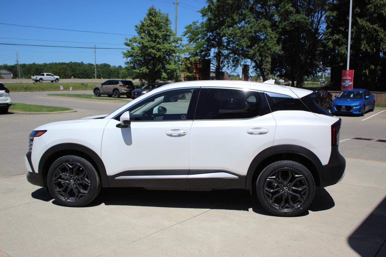 2025 Nissan Kicks ONLY 3700 KILO WOW/ SR PKG/ LEATHER / PANO ROOF / Photo