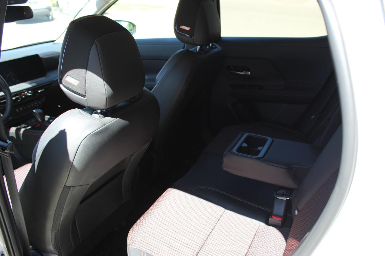 2025 Nissan Kicks ONLY 3700 KILO WOW/ SR PKG/ LEATHER / PANO ROOF / Photo