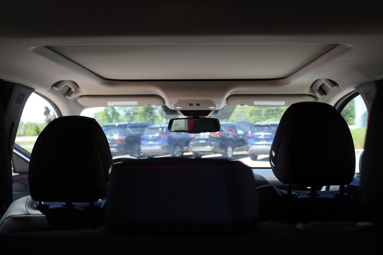 2025 Nissan Kicks ONLY 3700 KILO WOW/ SR PKG/ LEATHER / PANO ROOF / Photo