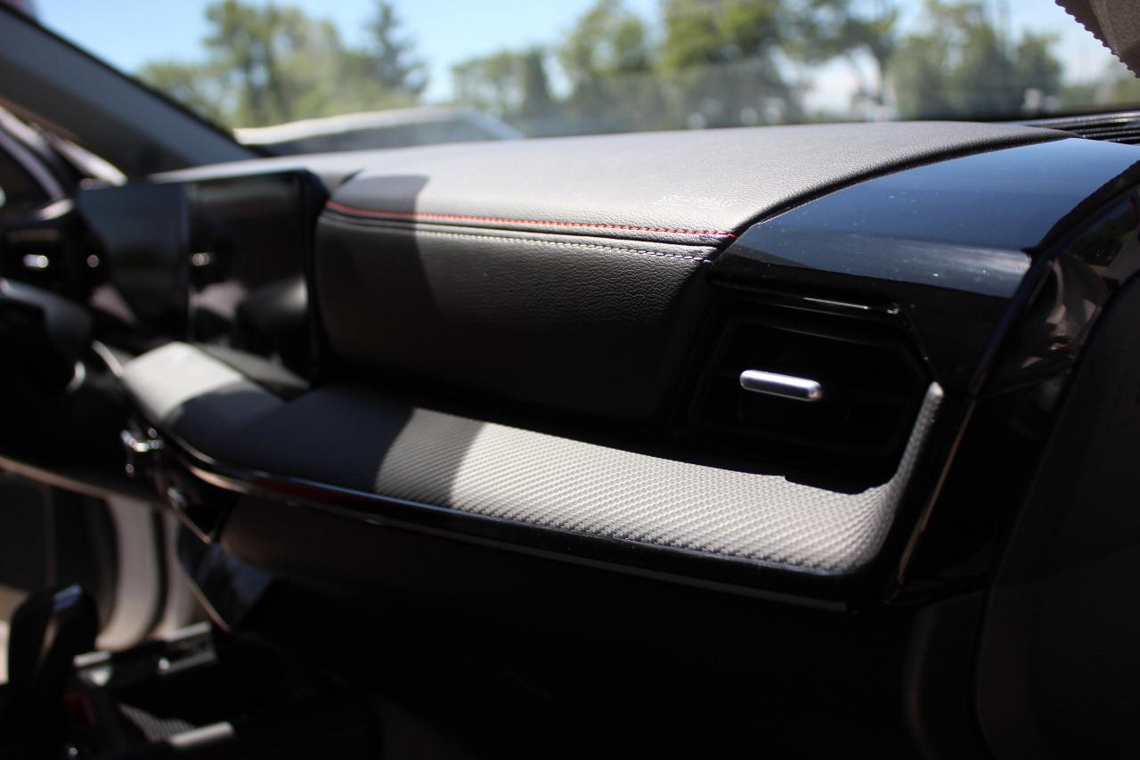 2025 Nissan Kicks ONLY 3700 KILO WOW/ SR PKG/ LEATHER / PANO ROOF / Photo