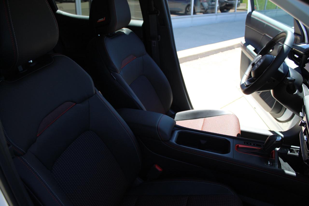 2025 Nissan Kicks ONLY 3700 KILO WOW/ SR PKG/ LEATHER / PANO ROOF / Photo