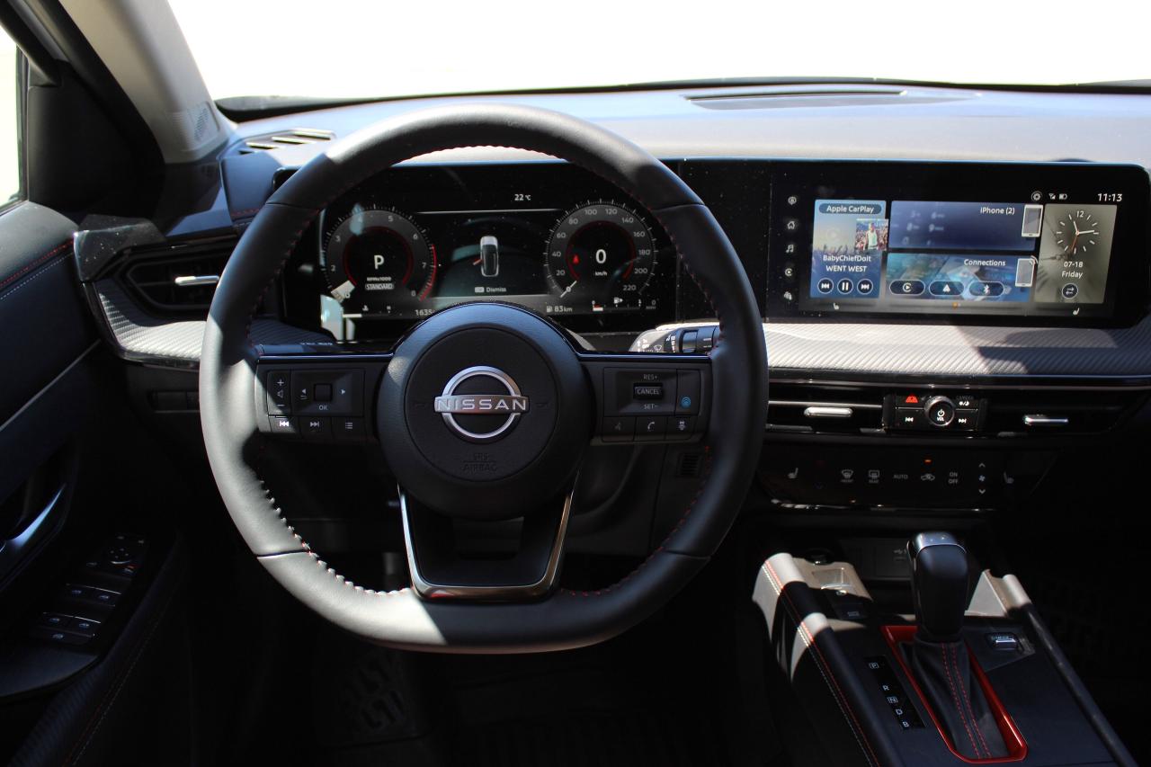 2025 Nissan Kicks ONLY 3700 KILO WOW/ SR PKG/ LEATHER / PANO ROOF / Photo