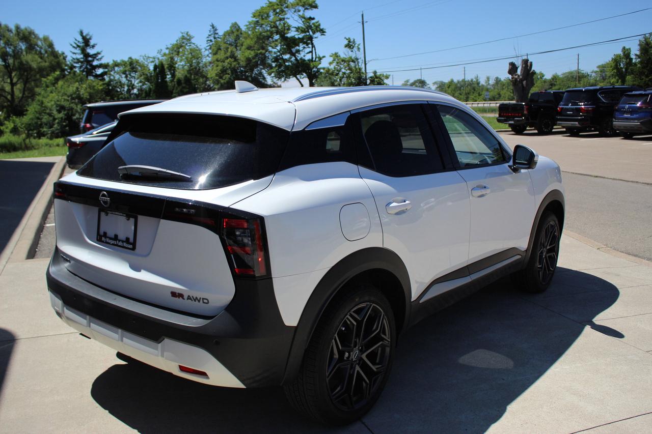 2025 Nissan Kicks ONLY 3700 KILO WOW/ SR PKG/ LEATHER / PANO ROOF / Photo