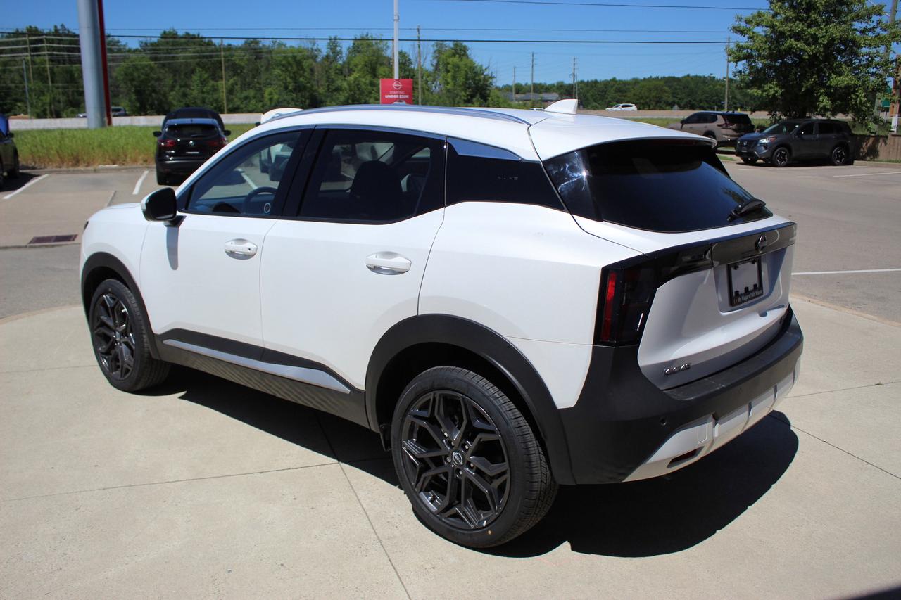 2025 Nissan Kicks ONLY 3700 KILO WOW/ SR PKG/ LEATHER / PANO ROOF / Photo