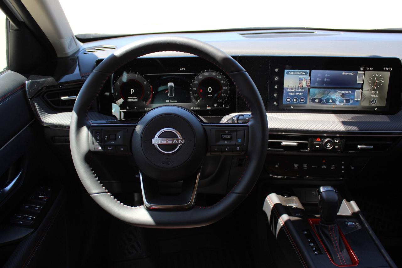 2025 Nissan Kicks ONLY 3700 KILO WOW/ SR PKG/ LEATHER / PANO ROOF / Photo