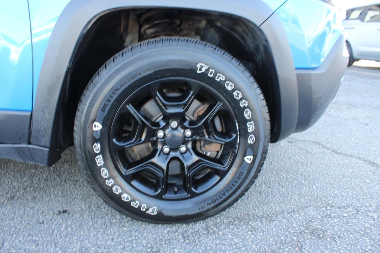 2019 Jeep Cherokee Trailhawk 4WD   No Accident   Moonroof   Safety Ce Photo