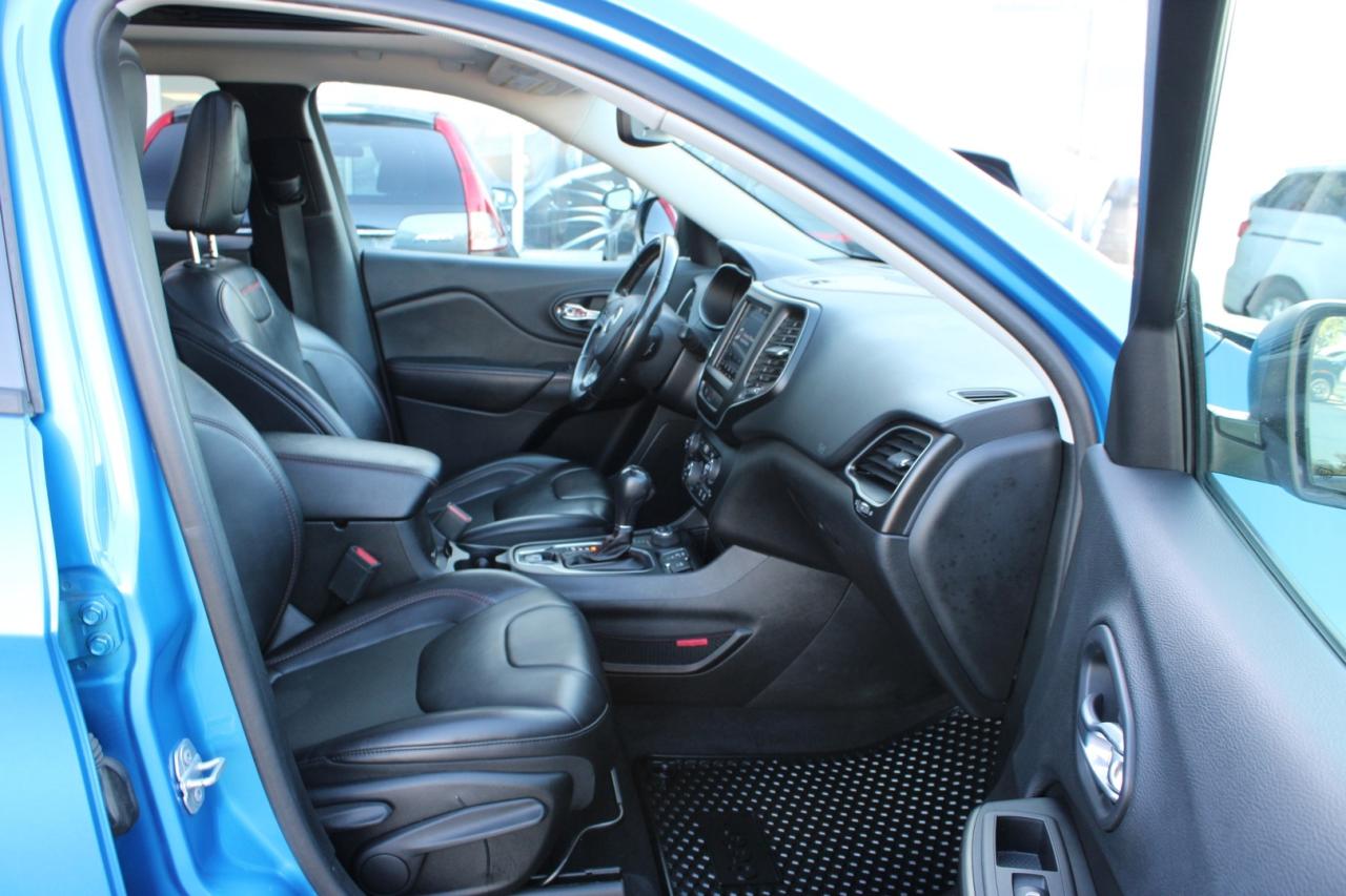 2019 Jeep Cherokee Trailhawk 4WD   No Accident   Moonroof   Safety Ce Photo