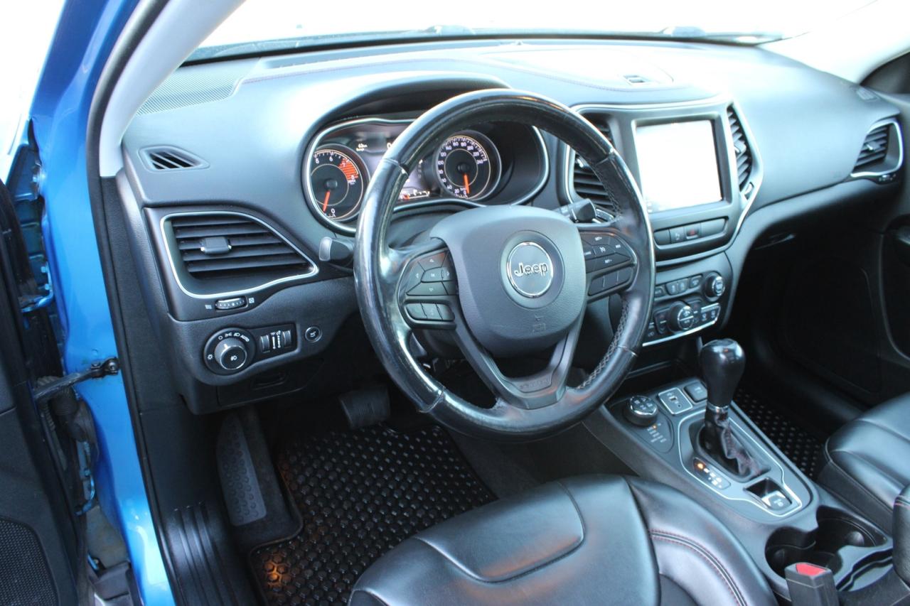 2019 Jeep Cherokee Trailhawk 4WD   No Accident   Moonroof   Safety Ce Photo