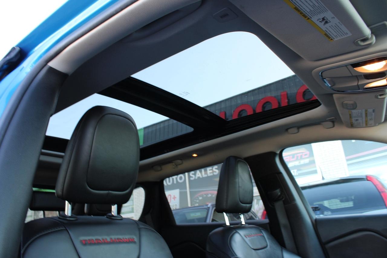 2019 Jeep Cherokee Trailhawk 4WD   No Accident   Moonroof Photo