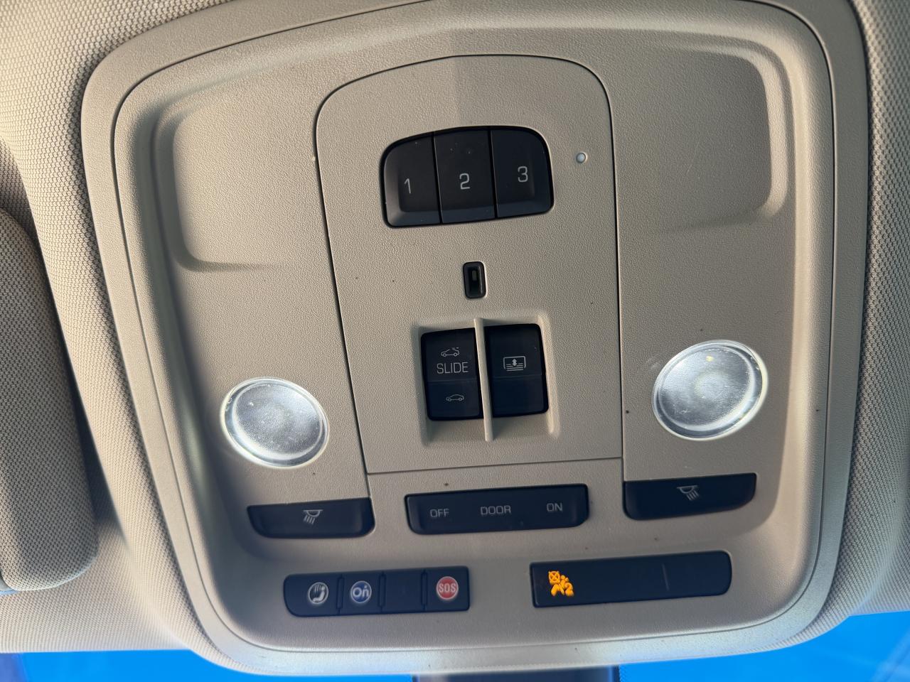 2016 Cadillac XTS ONE OWNER !!  117886 KMS  !! CAR FAX CLN ! LOADED Photo