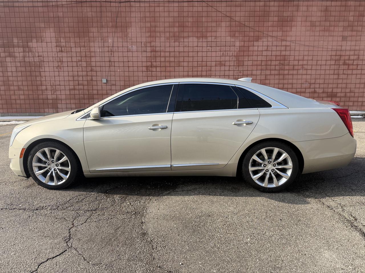 2016 Cadillac XTS ONE OWNER !!  117886 KMS  !! CAR FAX CLN ! LOADED Photo