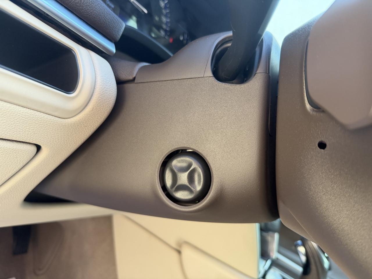 2016 Cadillac XTS ONE OWNER !!  117886 KMS  !! CAR FAX CLN ! LOADED Photo