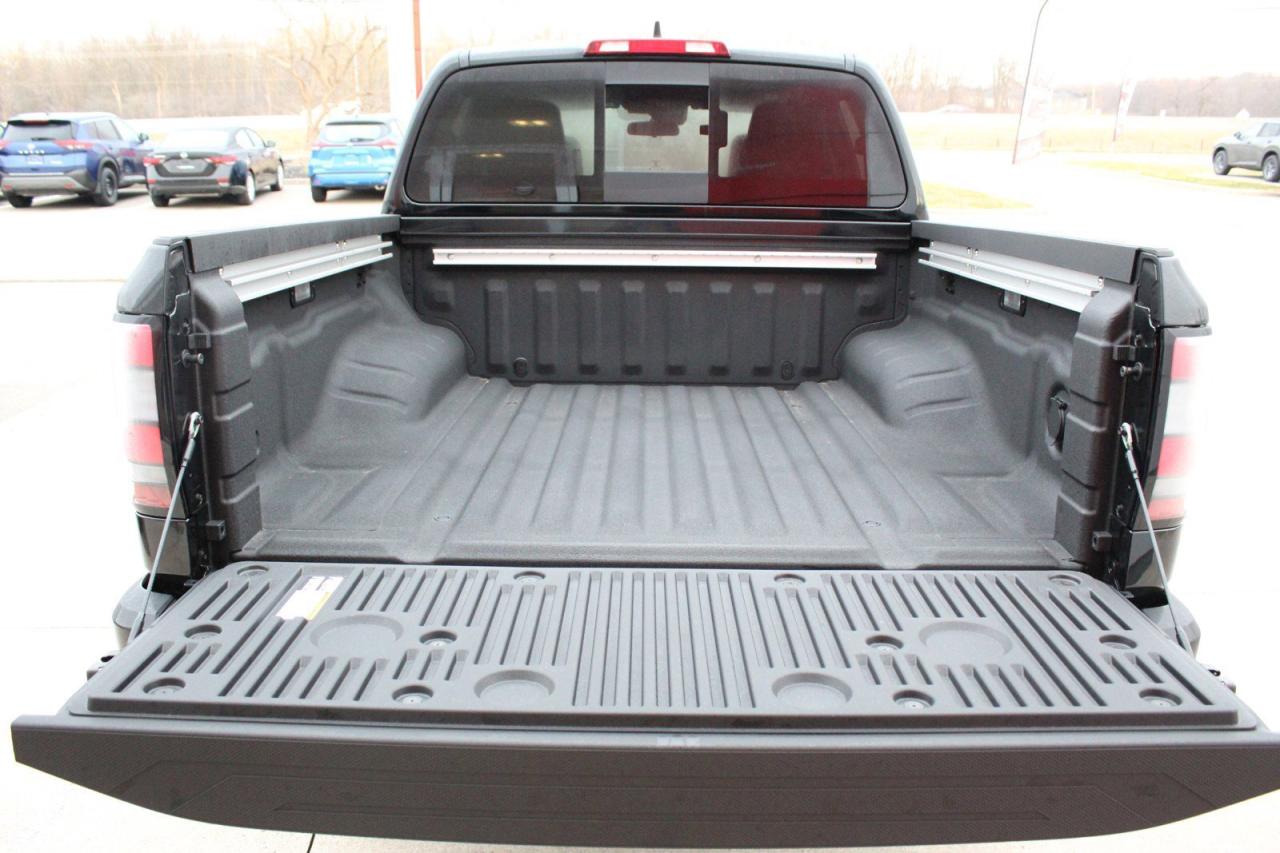 2024 Nissan Frontier PRO-4X / ONLY 6523 KILO WOW  / WIRELESS CARPLAY / Photo