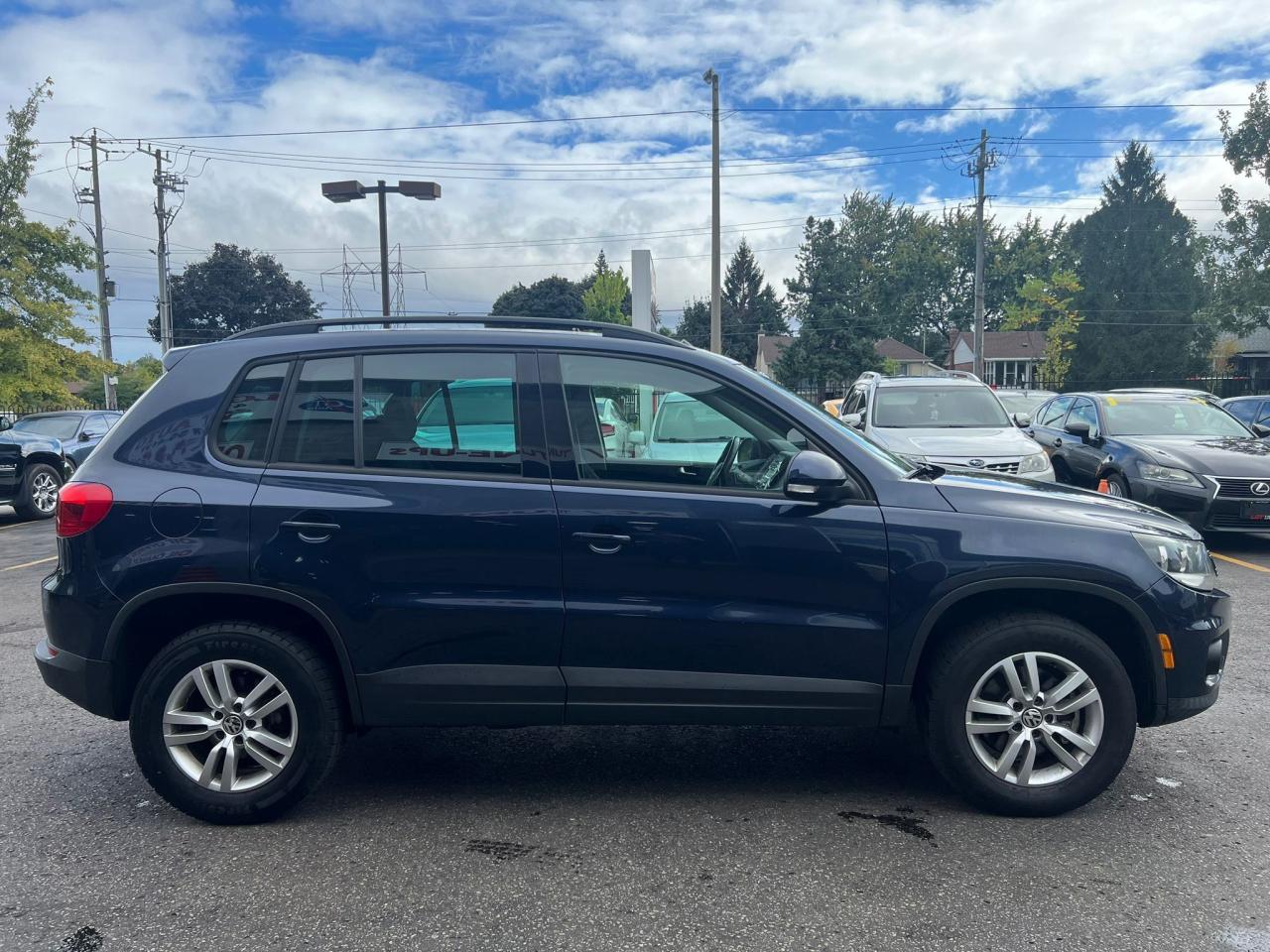 2014 Volkswagen Tiguan 4MOTION 4dr Auto Trendline Photo3