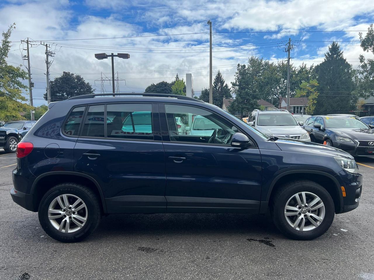 2014 Volkswagen Tiguan 4MOTION 4dr Auto Trendline Photo3