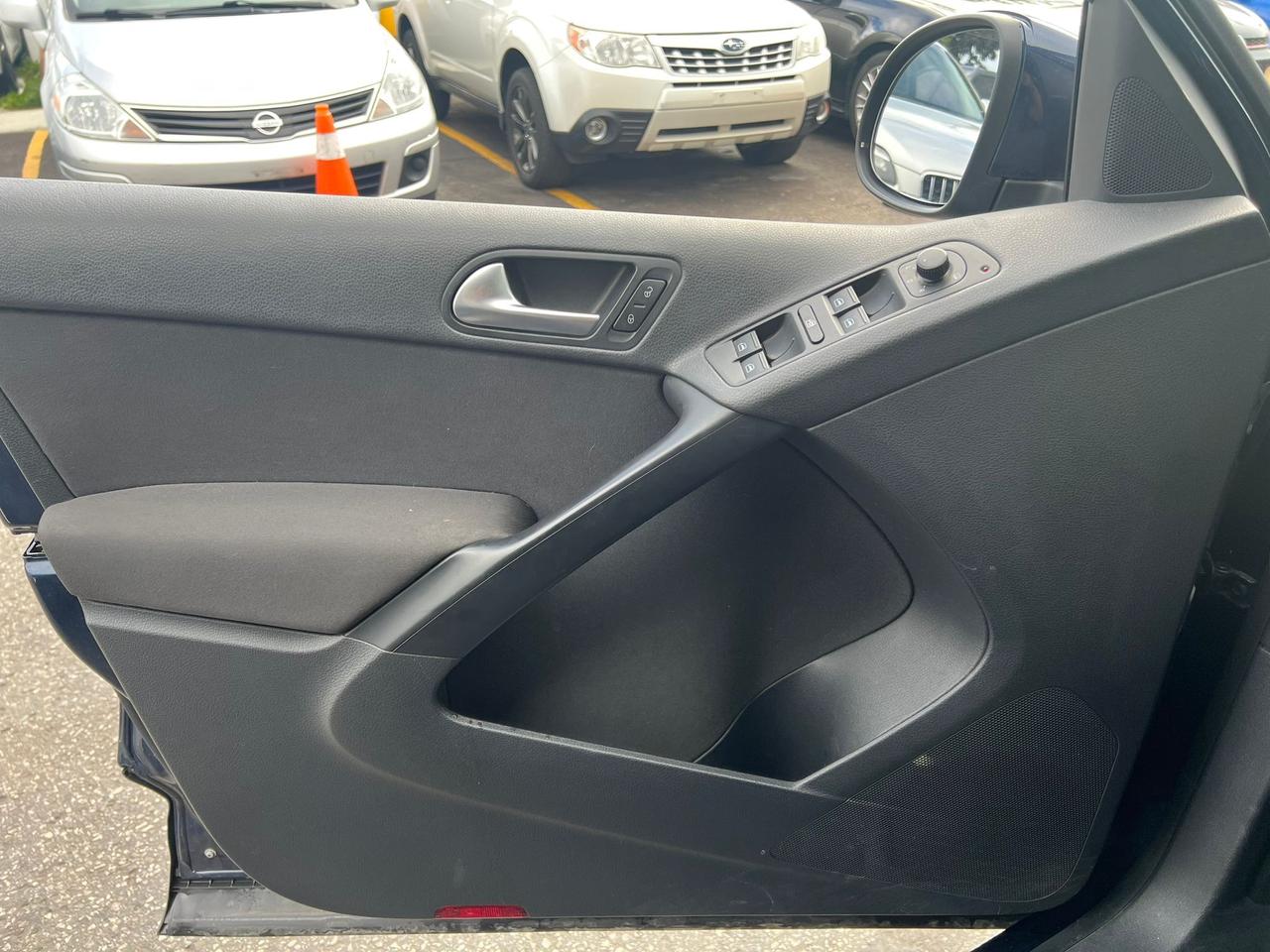 2014 Volkswagen Tiguan 4MOTION 4dr Auto Trendline Photo