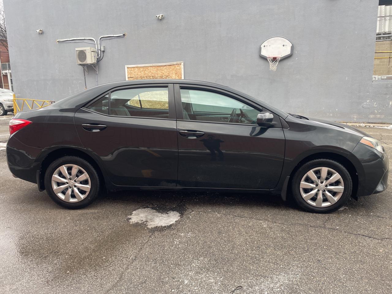 2014 Toyota Corolla LE /  4 DR AUTO /  ONE OWNER / YES ONLY 59005 !!! Photo