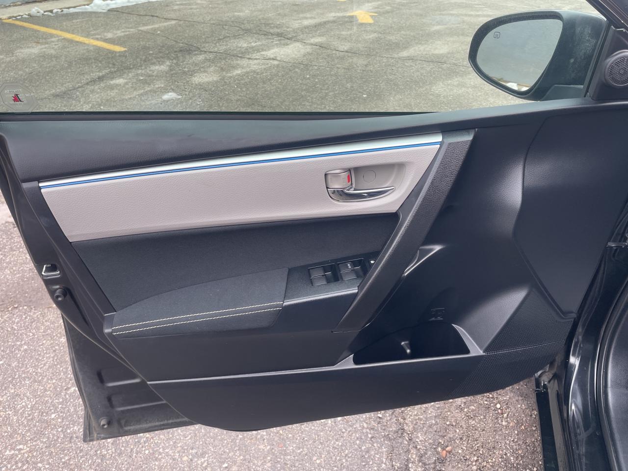 2014 Toyota Corolla LE /  4 DR AUTO /  ONE OWNER / YES ONLY 59005 !!! Photo