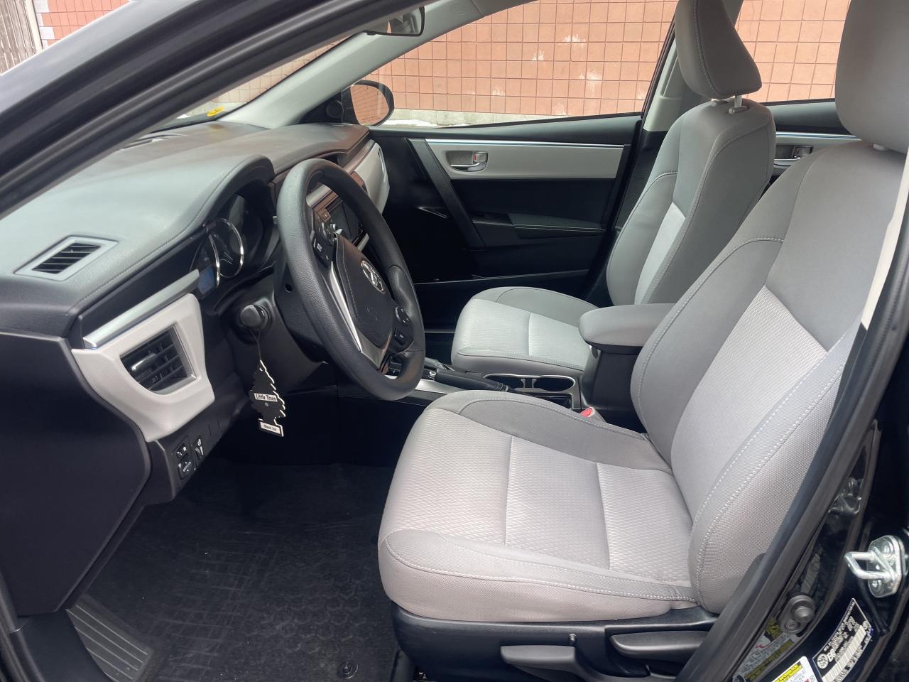 2014 Toyota Corolla LE /  4 DR AUTO /  ONE OWNER / YES ONLY 59005 !!! Photo