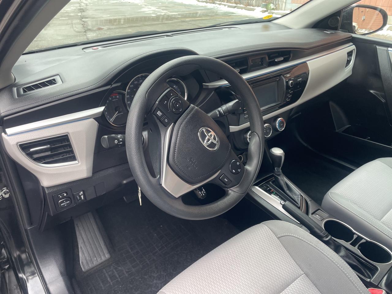 2014 Toyota Corolla LE /  4 DR AUTO /  ONE OWNER / YES ONLY 59005 !!! Photo