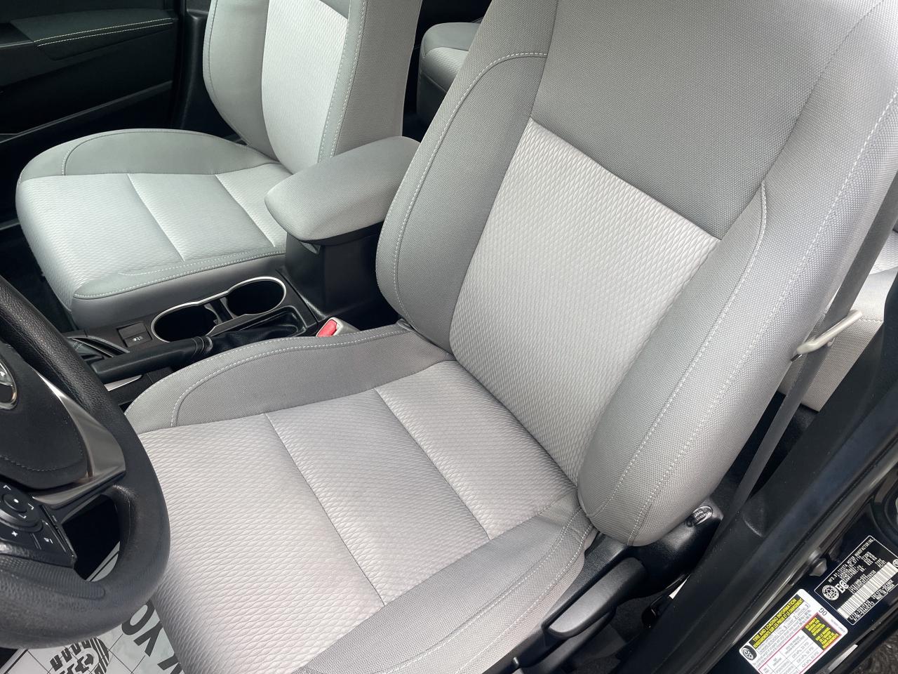 2014 Toyota Corolla LE /  4 DR AUTO /  ONE OWNER / YES ONLY 59005 !!! Photo