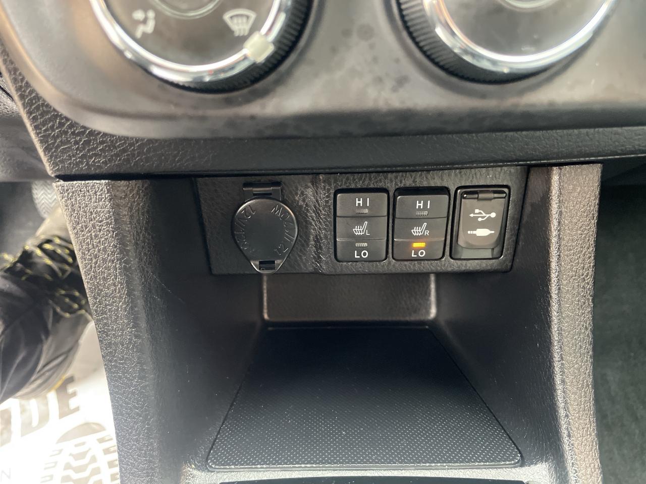 2014 Toyota Corolla LE /  4 DR AUTO /  ONE OWNER / YES ONLY 59005 !!! Photo