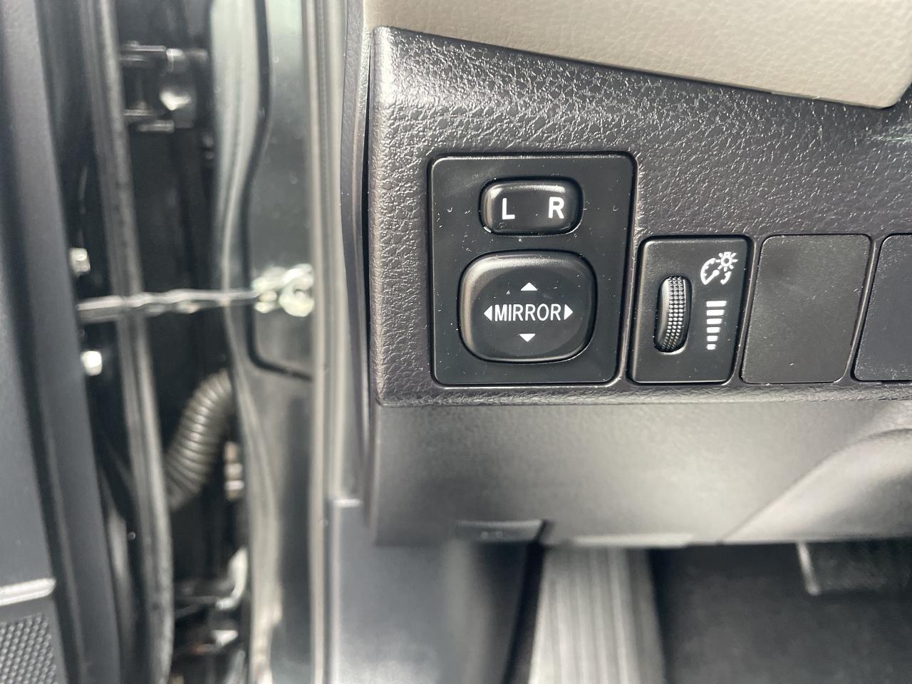 2014 Toyota Corolla LE /  4 DR AUTO /  ONE OWNER / YES ONLY 59005 !!! Photo