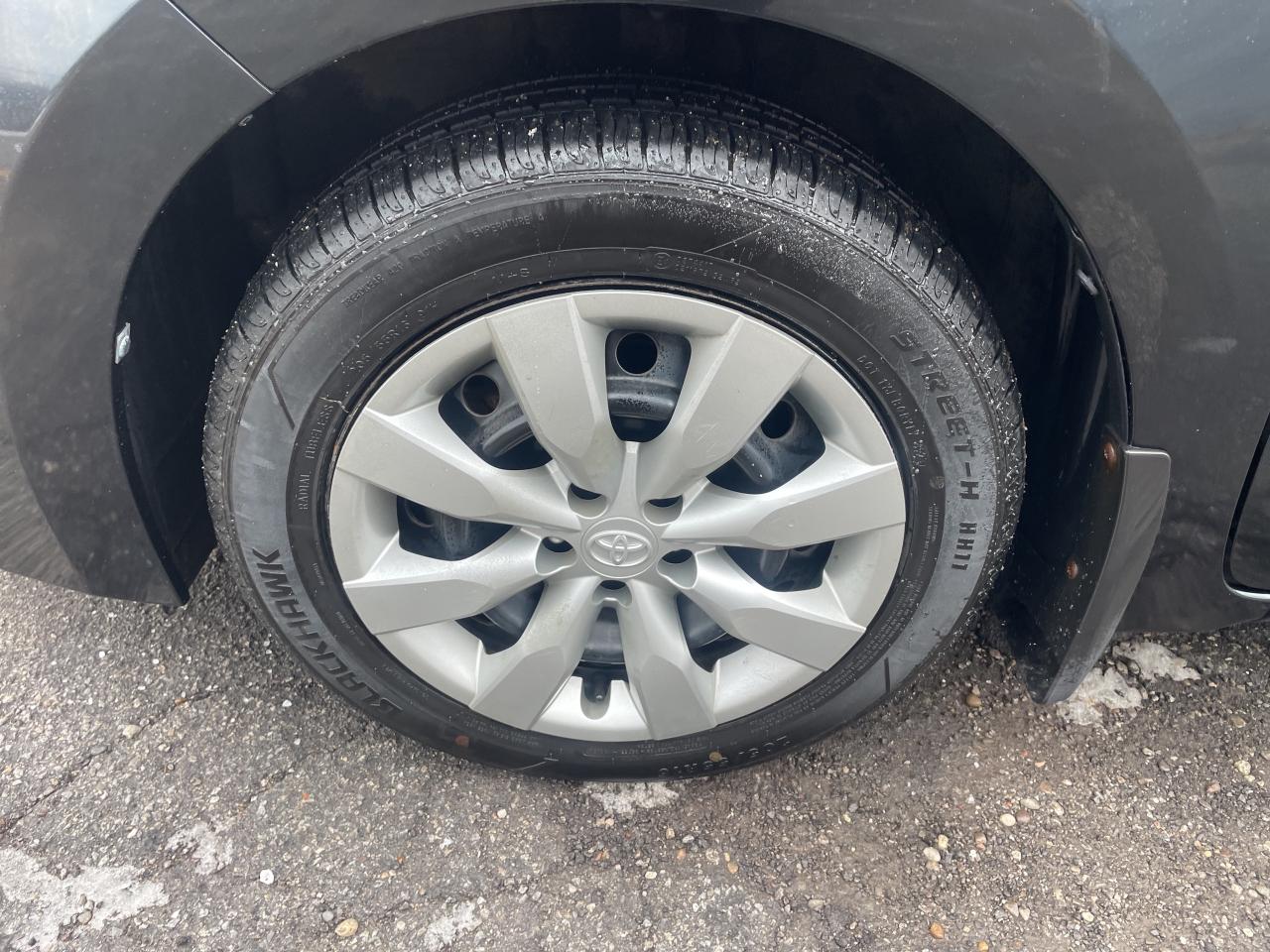 2014 Toyota Corolla LE /  4 DR AUTO /  ONE OWNER / YES ONLY 59005 !!! Photo