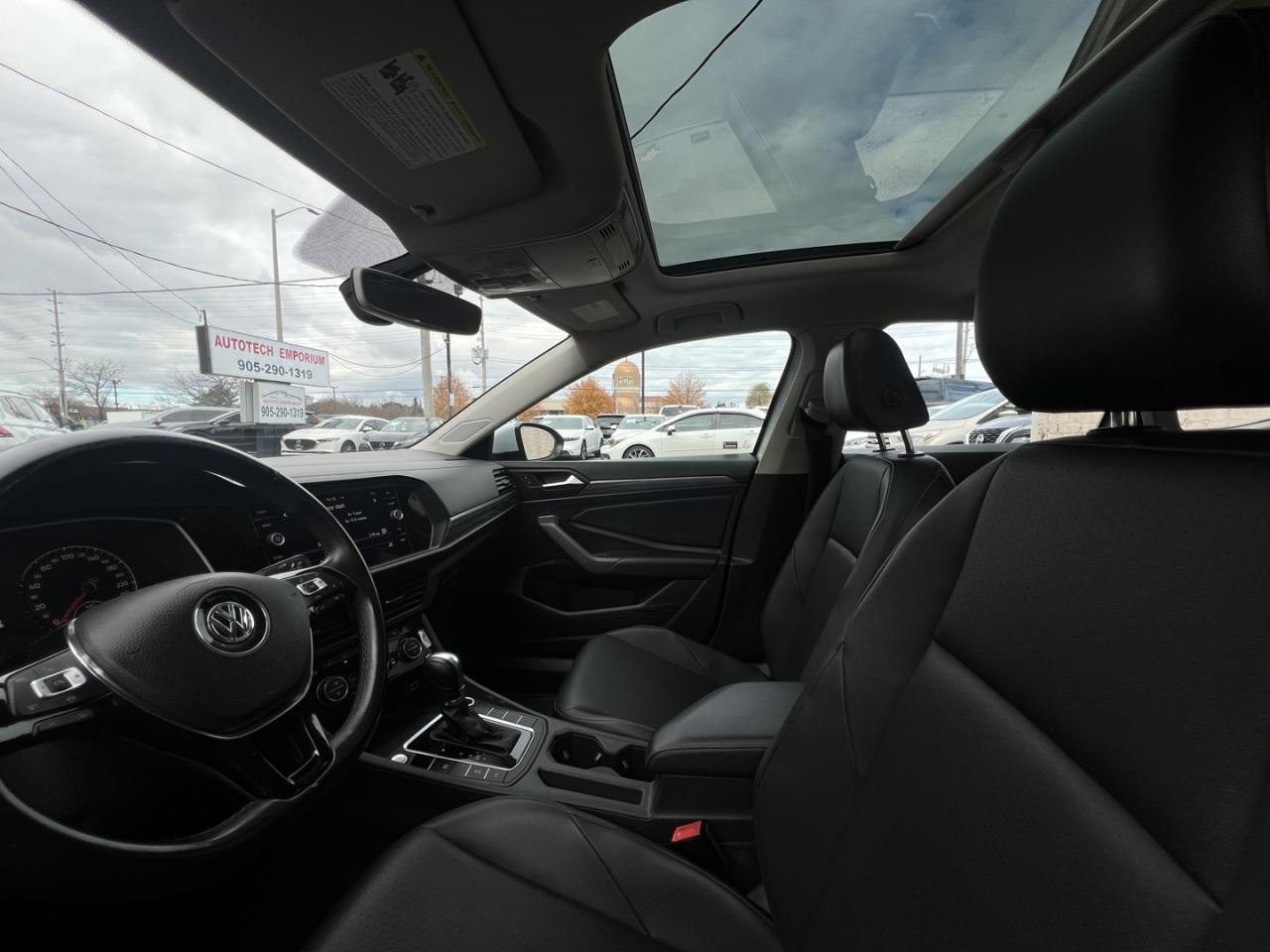 2019 Volkswagen Jetta Highline Pearl White  Leather   Sunroof   Htd Seat Photo