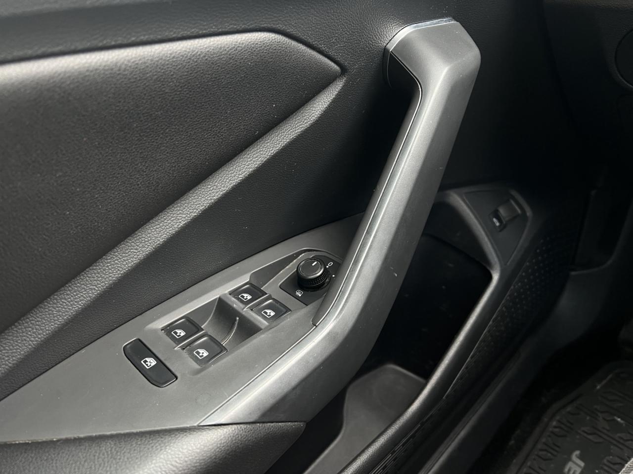 2019 Volkswagen Jetta Highline Pearl White  Leather   Sunroof   Htd Seat Photo