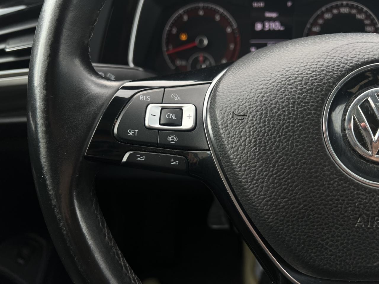 2019 Volkswagen Jetta Highline Pearl White  Leather   Sunroof   Htd Seat Photo