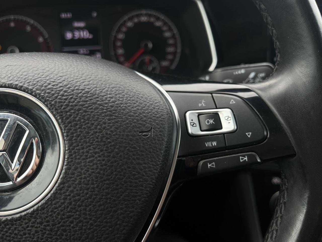 2019 Volkswagen Jetta Highline Pearl White  Leather   Sunroof   Htd Seat Photo