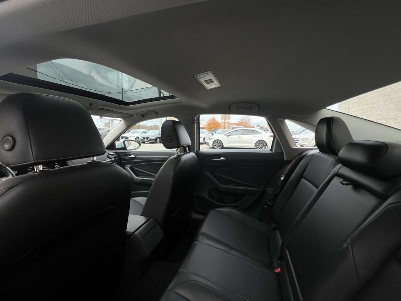 2019 Volkswagen Jetta Highline Pearl White  Leather   Sunroof   Htd Seat Photo
