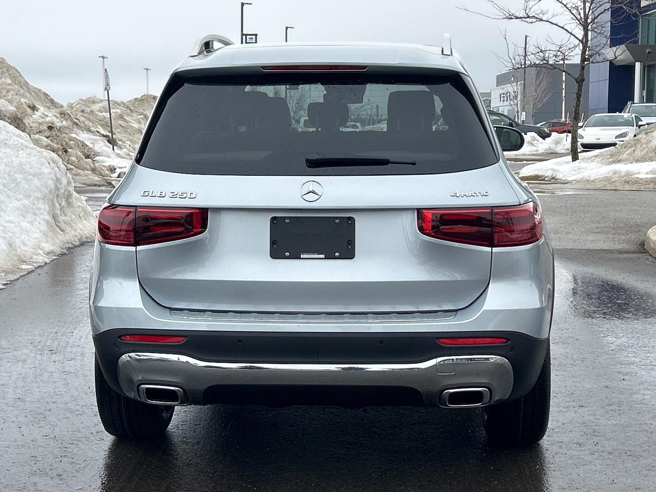 2025 Mercedes-Benz GLB 250 4MATIC Photo3