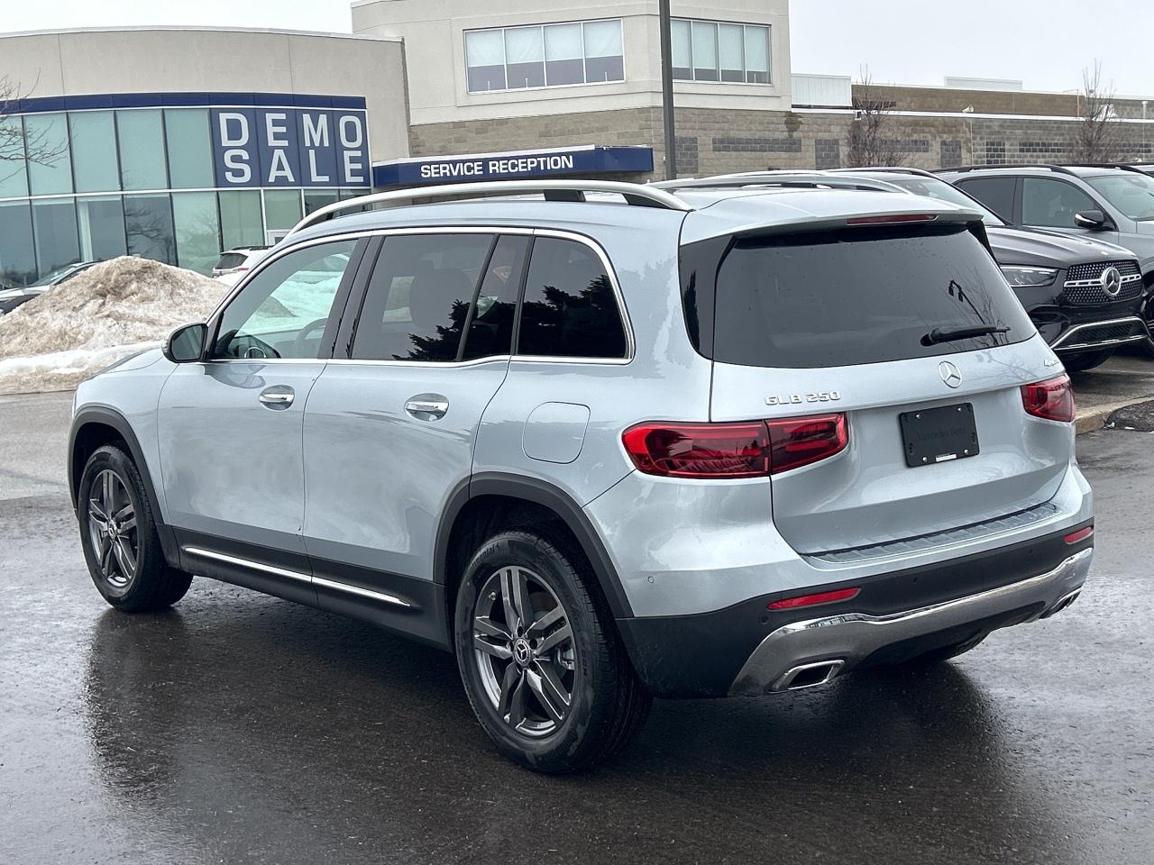 2025 Mercedes-Benz GLB 250 4MATIC Photo2