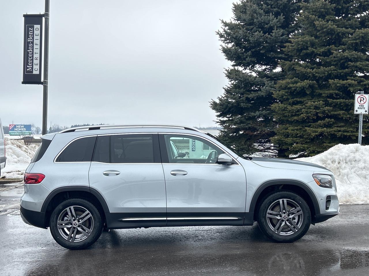 2025 Mercedes-Benz GLB 250 4MATIC Photo