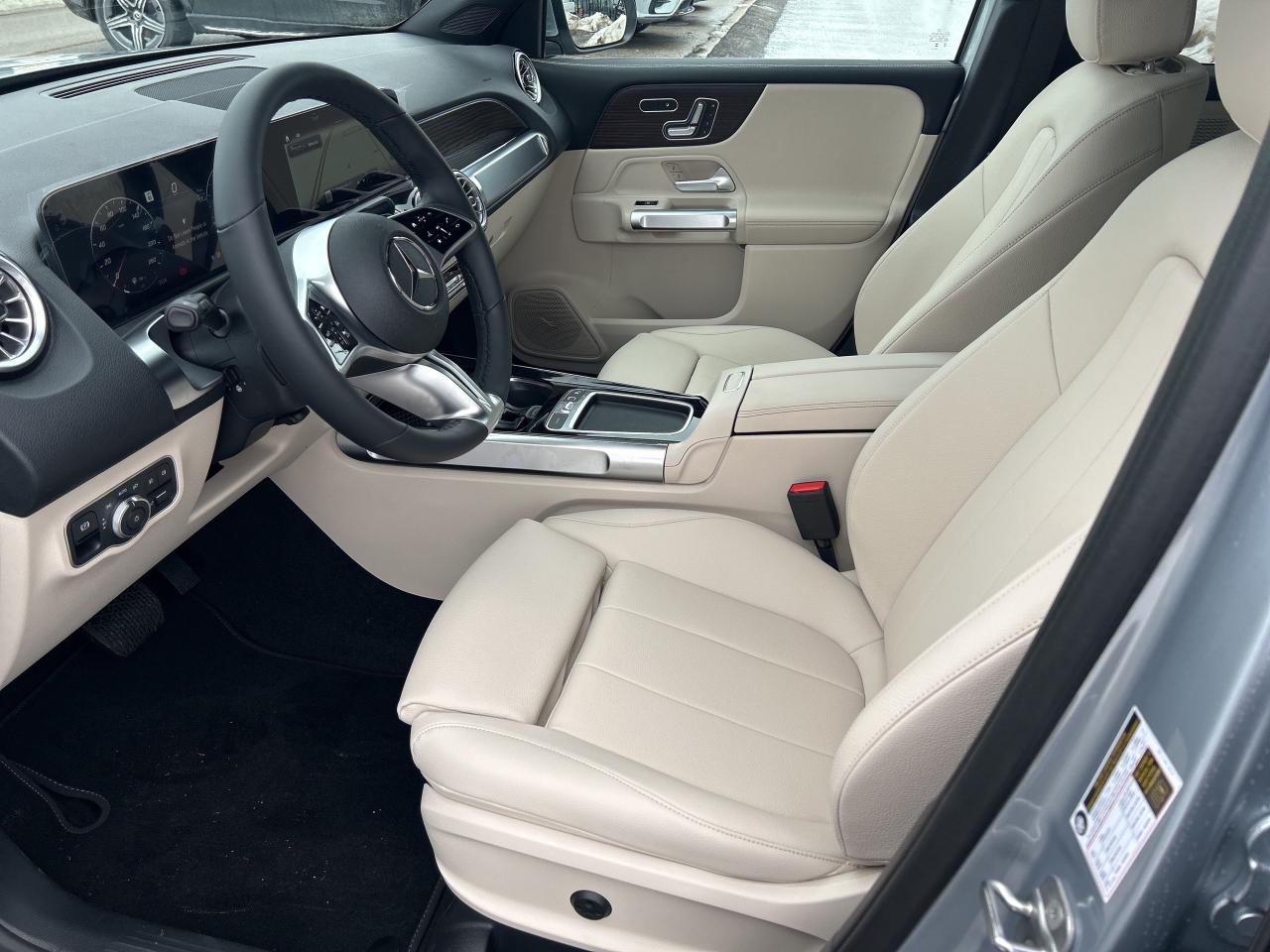 2025 Mercedes-Benz GLB 250 4MATIC Photo