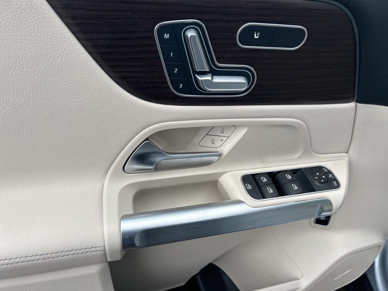 2025 Mercedes-Benz GLB 250 4MATIC Photo