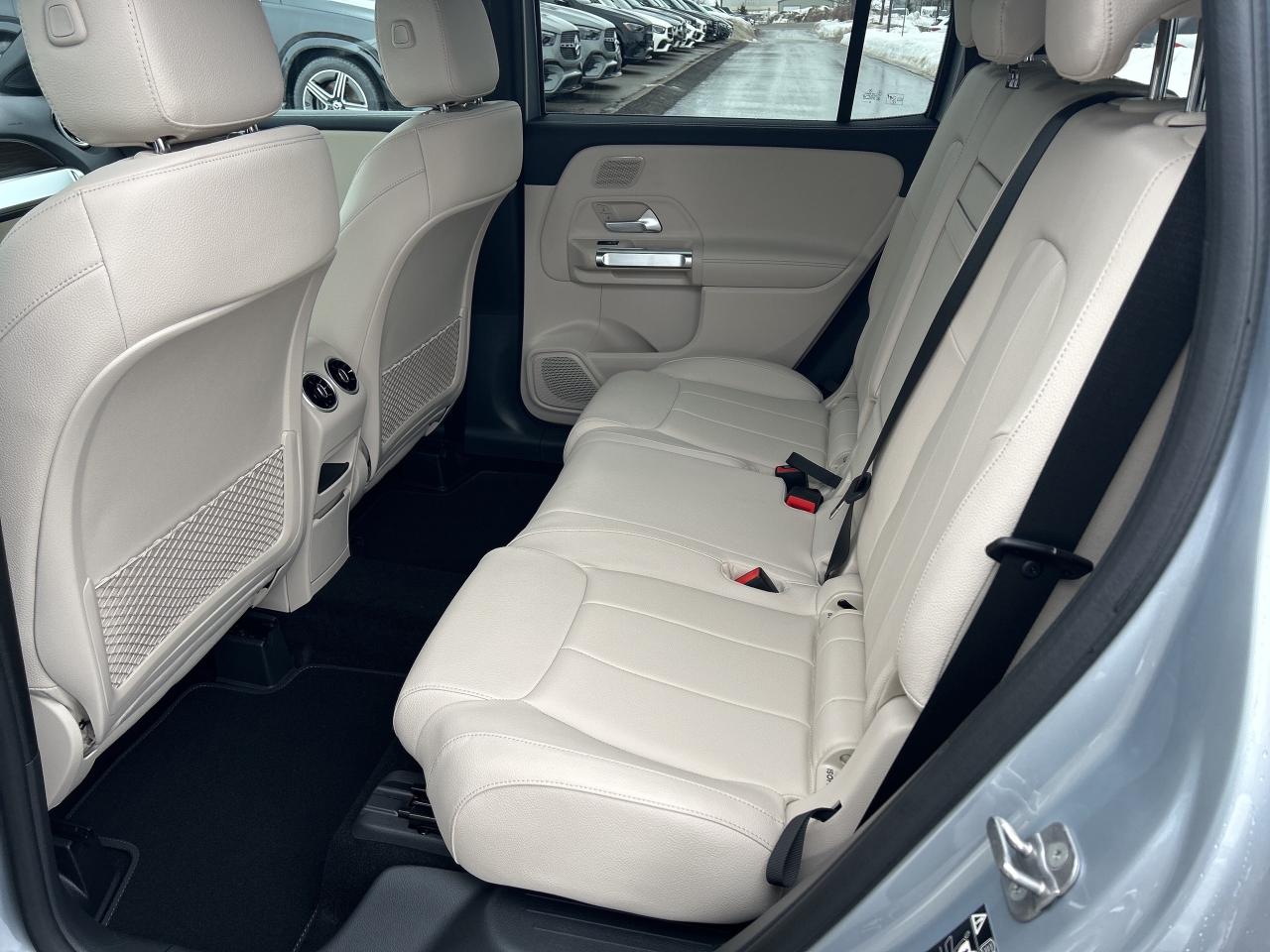 2025 Mercedes-Benz GLB 250 4MATIC Photo