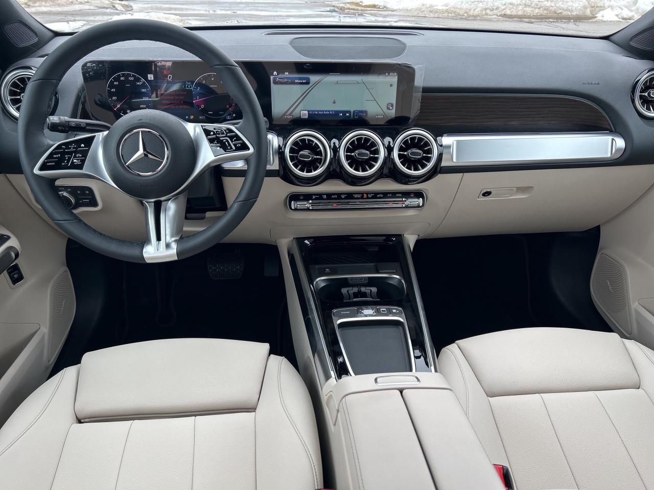 2025 Mercedes-Benz GLB 250 4MATIC Photo